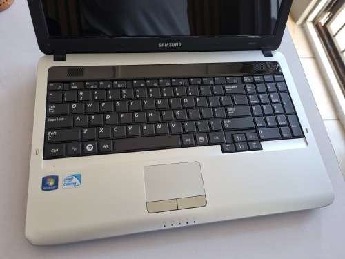 Samsung RV510 Intel Celeron Laptop/ 4GB RAM/ Windows 7 Ultimate